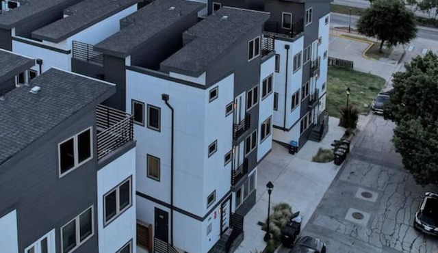 Private Rooftop Patio+ Luxury 4 Story Home in FW
