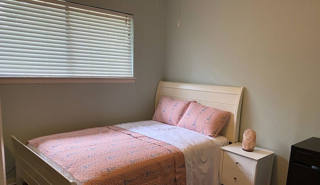 Private Room/15 mins To downtown/5 mins To Zilker Park