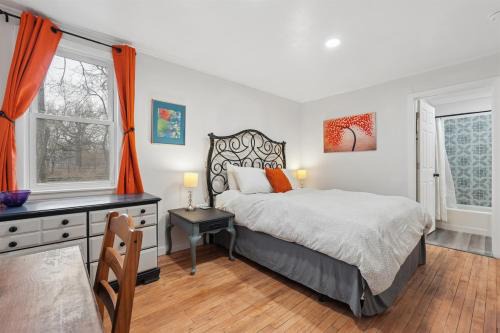 Private Room Across from Como Lake - Juniper Room
