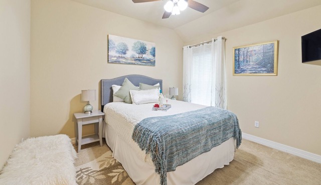 PRIVATE ROOM AVAILABLE TO RENT. SHARED HOUSE WITH HOST