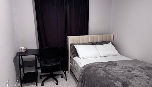 Private Room & Bath with dedicated Workspace in Barrhaven, Ottawa