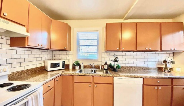 Private Room - Charming 1954 House Blocks from FSU