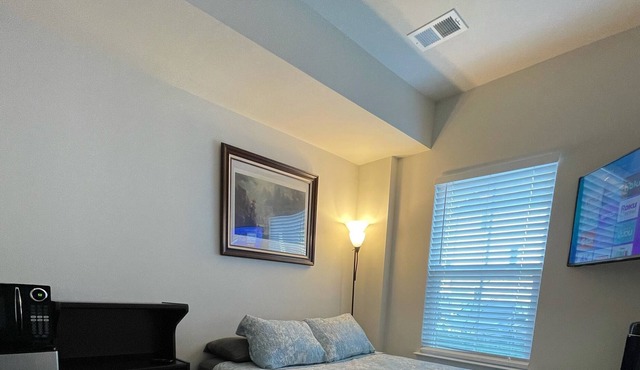 Private Room - Creek Side