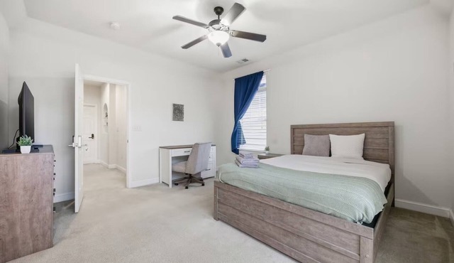 Private Room, En-Suite Bath, Near VB Oceanfront