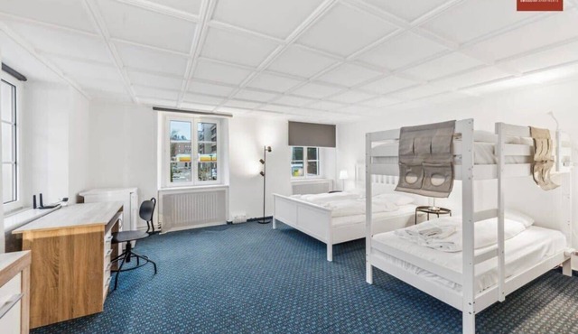 Private room for four in lovely shared home