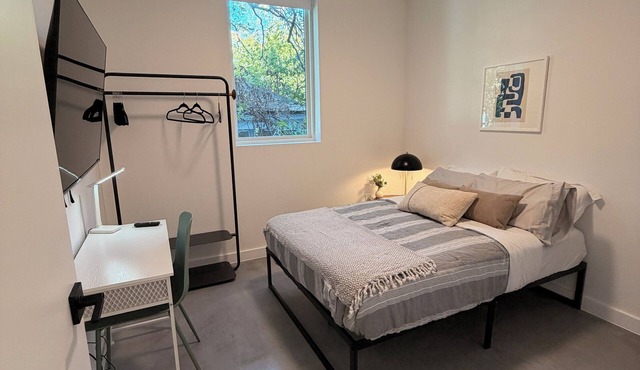 Private room in a central location in Downtown Austin