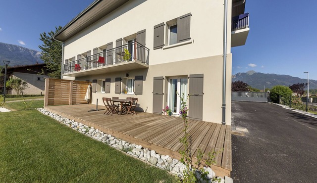 Private room in a furnished apartment