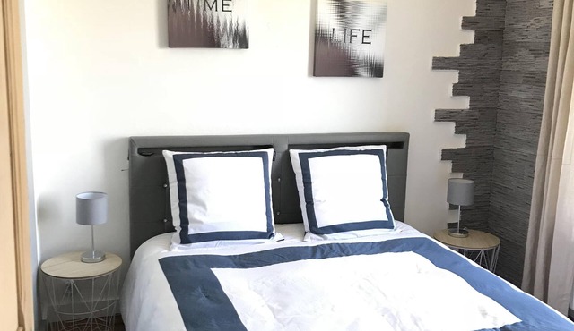 Private room in a guest house on the garden side