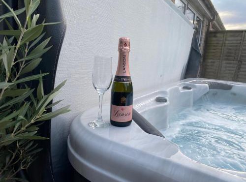 Private Room in a house in the Cotswolds