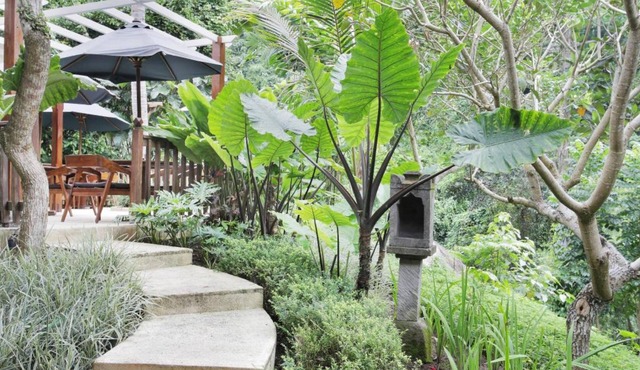 Private room in a valley of Ubud, feel the tranquility of Ubud by the river