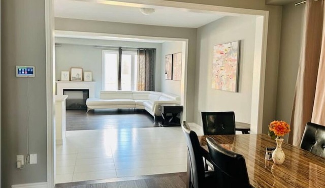 Private Room in Brampton- Room 4