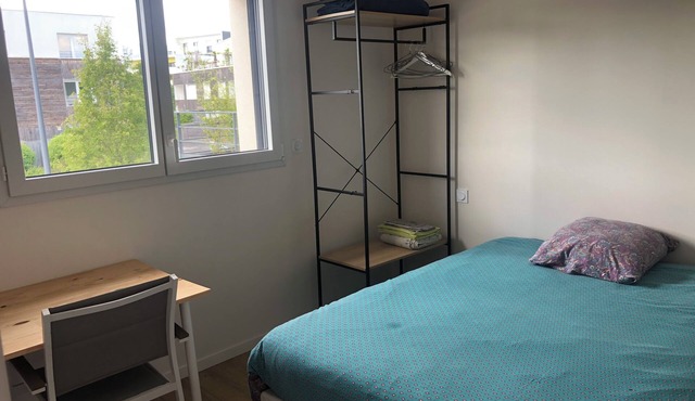 Private room in shared apartment by the week