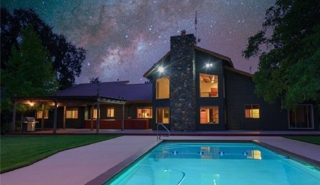 Private Room in House w Heated Pool, Hot Tub, Sauna, Game Room, Beautiful Nature