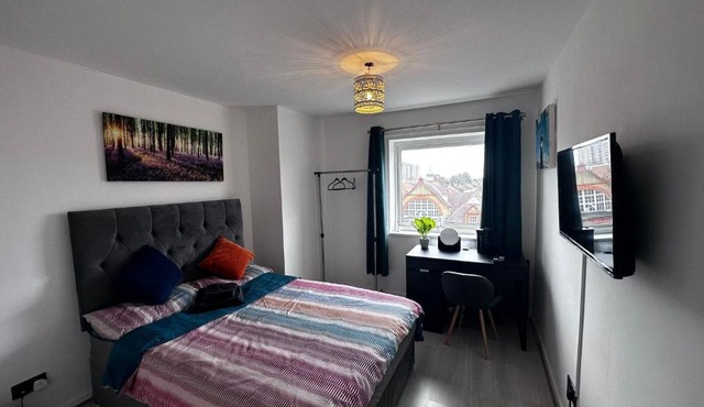 Private Room in London Enfield with parking