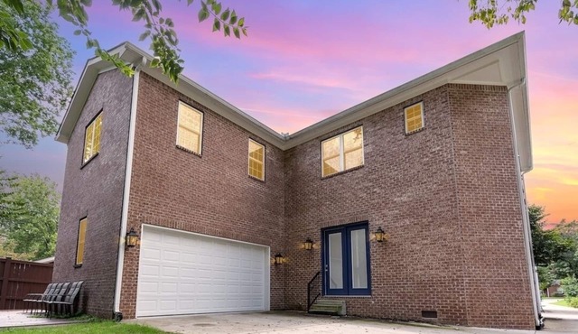 Private Room in Luxe Green Hills Home – Prime 12 South Location