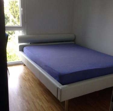 Private room in new apartment, Bouchet It takes ten minutes to go to the airport by bus