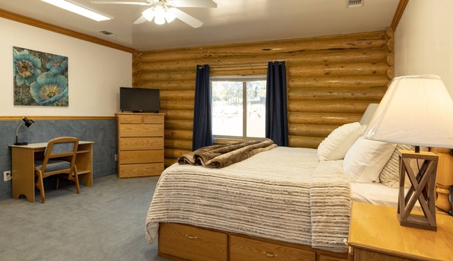 Private Room in Rustic Cabin - Room 229