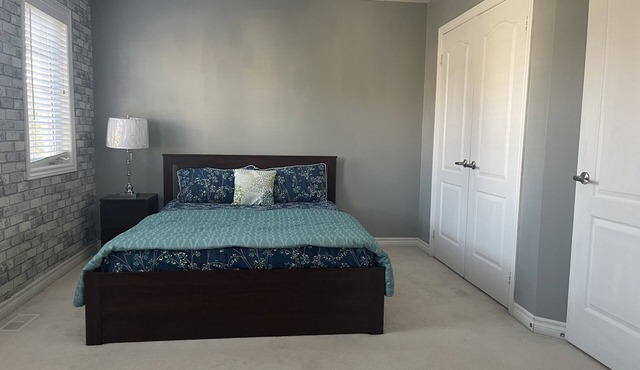 Private Room in South Barrie (For Females Only)