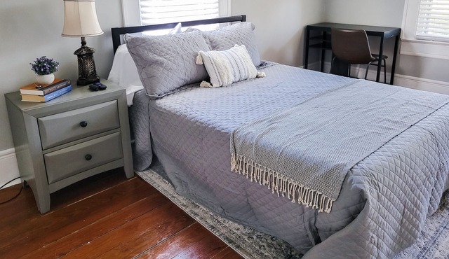 Private Room in The Cottage on 5th in Downtown Eastman