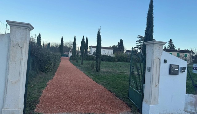 Private room in villa with all comforts Internet and bed linen provided