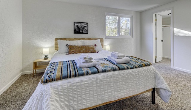 Private Room l Shared Executive Travel Home l Near Hospitals & So Much More!