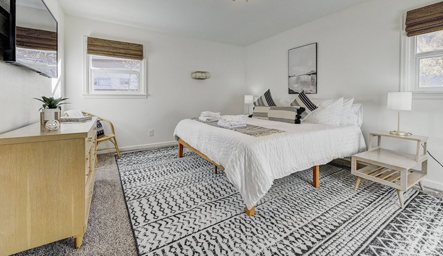 Private Room l Shared Executive Travel Home l Near Hospitals & Pikes Peak!