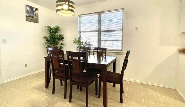 Private room near downtown in Plano
