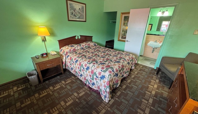 Private Room on Main Near Bexley - 33