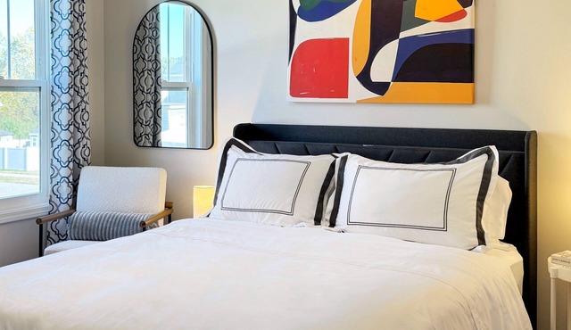 Private Room QUIET Stylish, Hotel-like ALL INCLUSIVE w/Housekeeping -Monthly OK