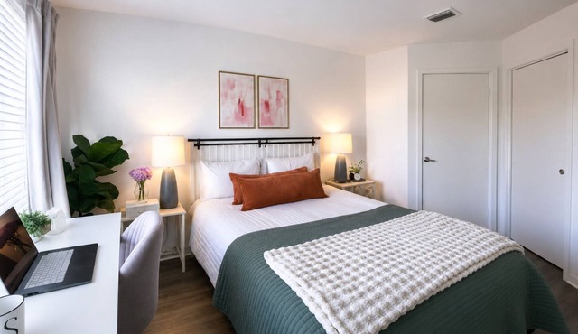 Private Room + Bath in Palm Beach Gardens Near Beach Quiet & Clean Stay