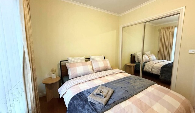 Private Room | Walk to Train, Cafes, & Shops