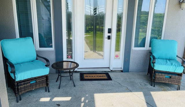 Private room with private entrance, kitchenette, shared pool in New Port Richey