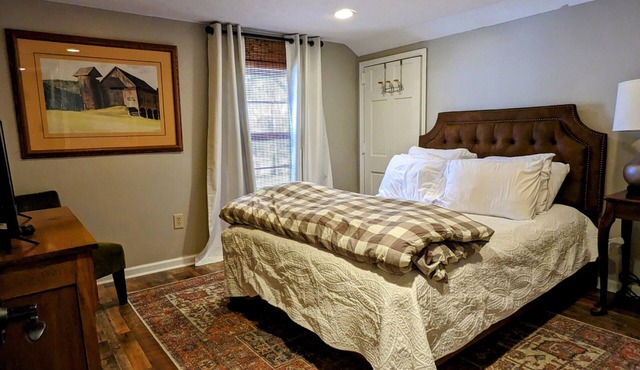 Private room with a queen bed at The Town House Inn
