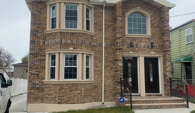 Private room with attach bathroom near JFK