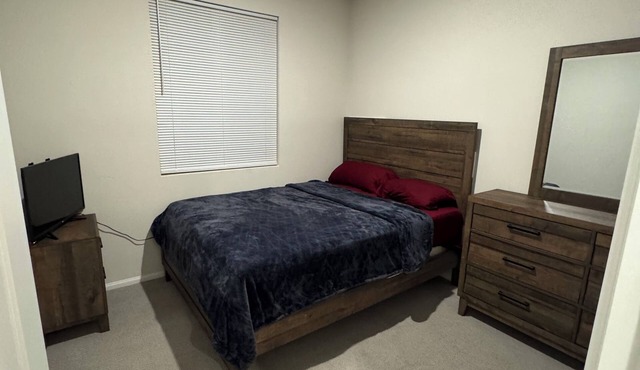 Private Room with own bathroom in Winchester, 12 mins away from Temecula Winery
