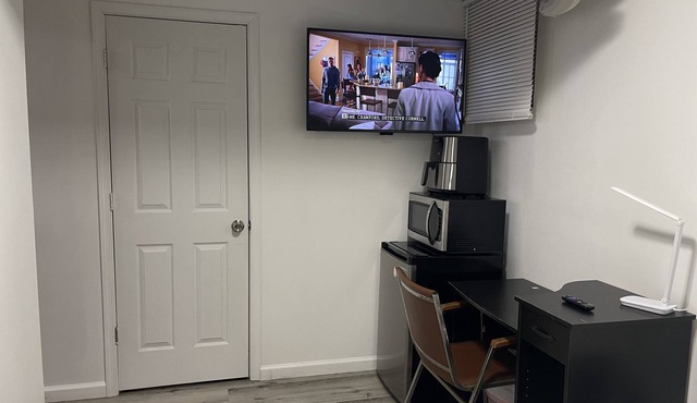 Private room with private bathroom in a Quiet neighborhood