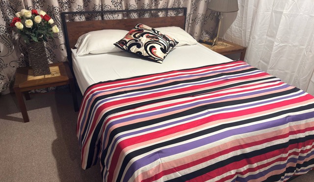Private Room with Queen Size Bed