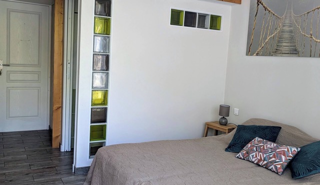 Private room with swimming pool on the Canal du Midi