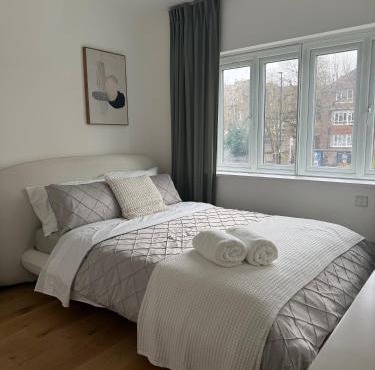 Private Rooms Near Acton Main Line Elizabeth Line to Central London