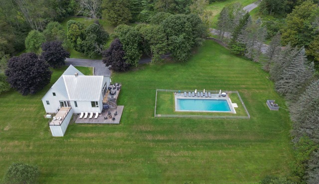 Private Roxbury Estate - Heated Pool, Sauna, Steam shower, Kayak pond, Views!