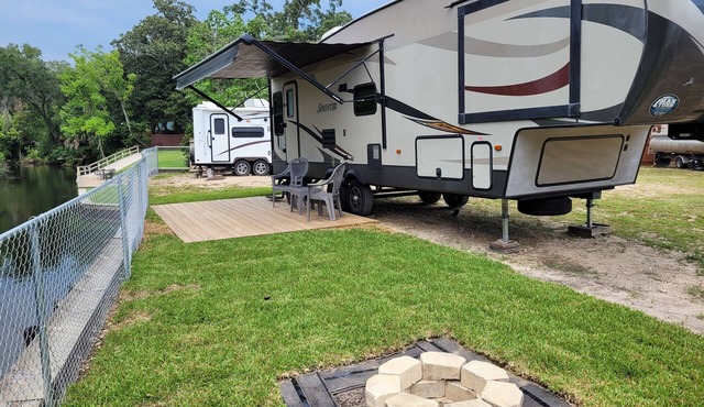 Private Rustic Creekside RV+15 Min drive to Beach Fenced Parking Lot