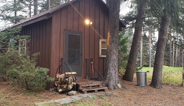 PRIVATE RUSTIC 1 BEDROOM CABIN