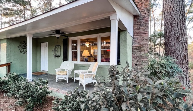 Private Rustic 3BR Quaint Cottage on Pond in woods - Close to Evans Town Center