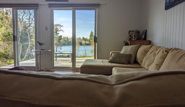 Private, rustic retreat 15 mins from the fun!