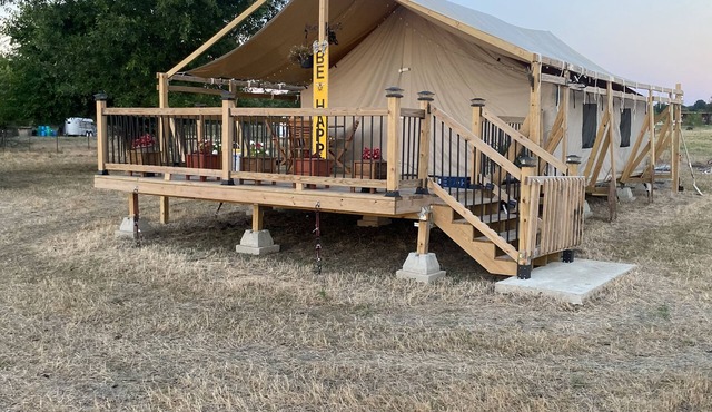 Private safari tent with ac/heat, Wifi and an exceptional view off a large deck.