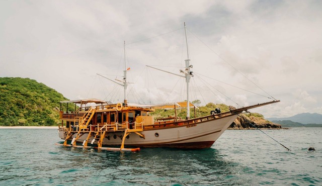 Private Sailling Komodo Cruise Overnight Charter