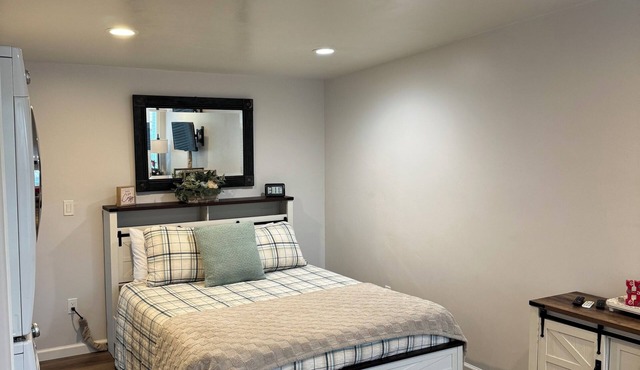 Private Salinas Casita Queen Bed, Walk to Downtown Salinas & 15 Mins to Monterey