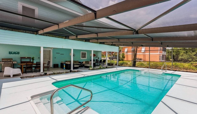 Private Saltwater Heated Pool |Walk to Johnson Beach |Single Level |Screened Lanai |8 Bikes