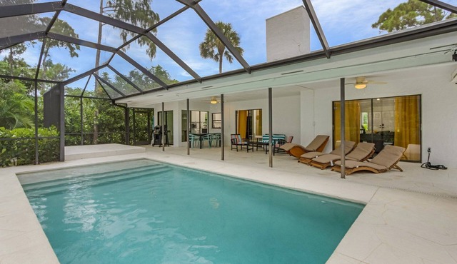 Private Saltwater Heated Pool Home 4BR/2.5BA 10 Min to 5th ave Beach