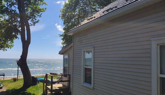 Private sand beach. Lakefront. Spacious LongBeachCottages.com – Cottage #3